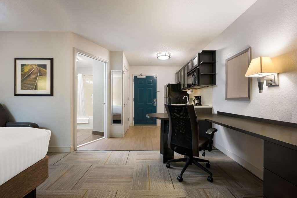 Sonesta Simply Suites Huntsville Research Park Room photo